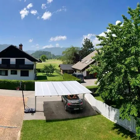 Apartma As アパート